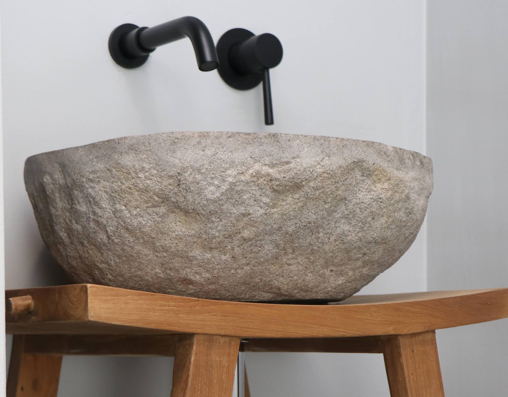 appartamento per vacanze moderno, elegante e completamente ristrutturato. Questo lussuoso rifugio, realizzato con i migliori materiali e arredato con pezzi pregiati, offre un mix perfetto di comfort e stile: la casa vacanza perfetta a Olbia! Concedetevi il